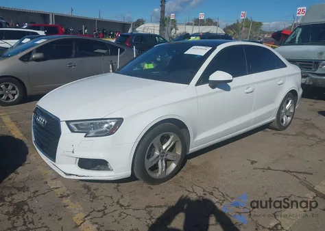 2018 Audi A3 2.0T Premium/2.0T Tech Premium из США, поврежденный, VIN WAUAUGFF2J1033099